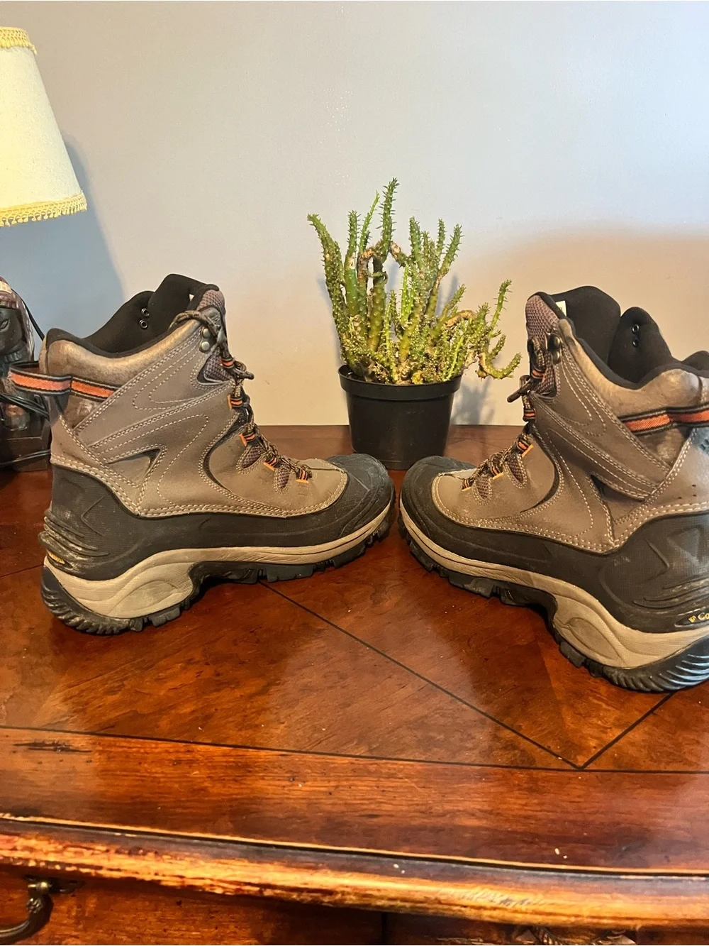 Columbia 200grams Waterproof Men’s Winter Hiking Boots Size 11.5